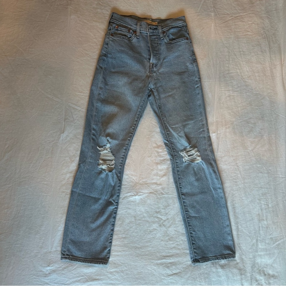 Women’s Levi’s straight leg jeans
